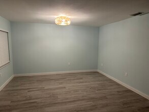 1258 Barbara Dr, Unit 107 in Venice, FL - Building Photo - Building Photo