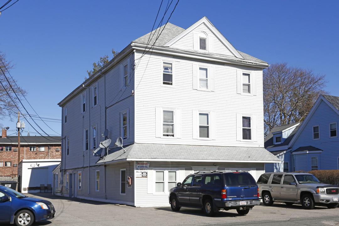 32 E Water St in Rockland, MA - Building Photo