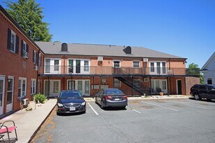 2114 Ivy Rd in Charlottesville, VA - Building Photo