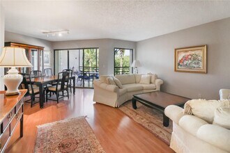 5700 Camino Del Sol-Unit -303 in Boca Raton, FL - Building Photo - Building Photo