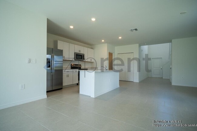 19624 Fairhill Ct in Lehigh Acres, FL - Building Photo - Building Photo