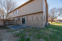 2122 S White Oak Cir in Wichita, KS - Building Photo - Building Photo