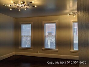 122 E Main St in Salem, VA - Building Photo - Building Photo