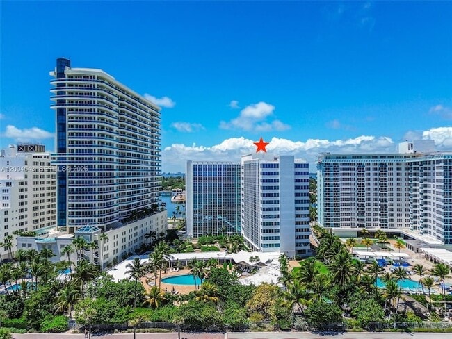 5055 Collins Ave, Unit 3K in Miami Beach, FL - Foto de edificio - Building Photo