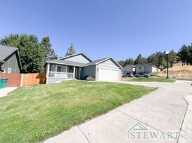 5105 Hickory Ln in Klamath Falls, OR - Building Photo