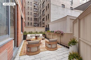 250 W 89th St in New York, NY - Building Photo