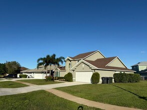 2400 Seaford Dr in Wellington, FL - Building Photo - Building Photo