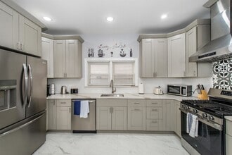 19 W 27th St in Bayonne, NJ - Building Photo - Building Photo