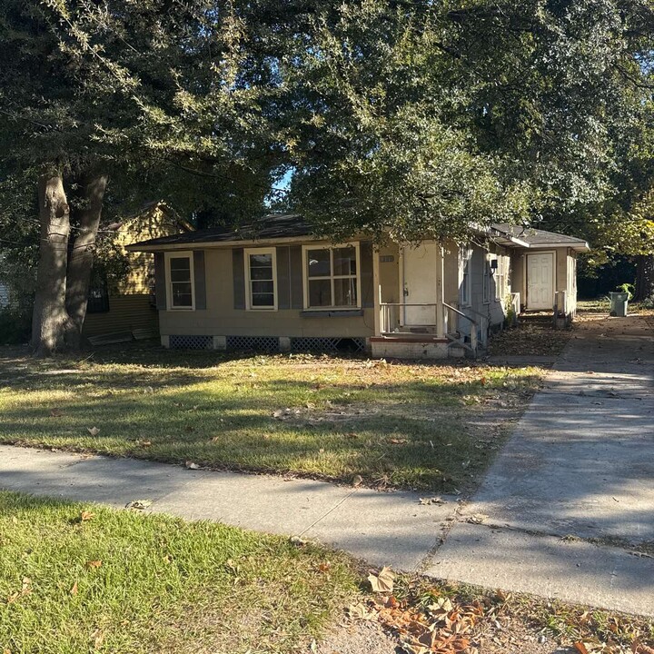 911 S 3rd St in Monroe, LA - Building Photo