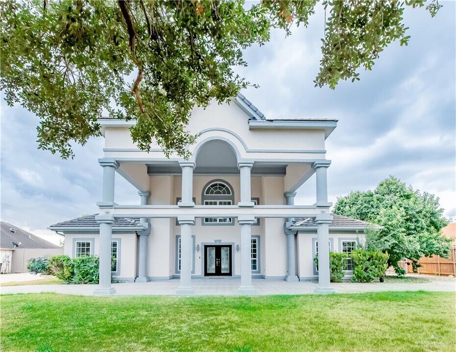 1305 Fullerton Ave in McAllen, TX - Building Photo