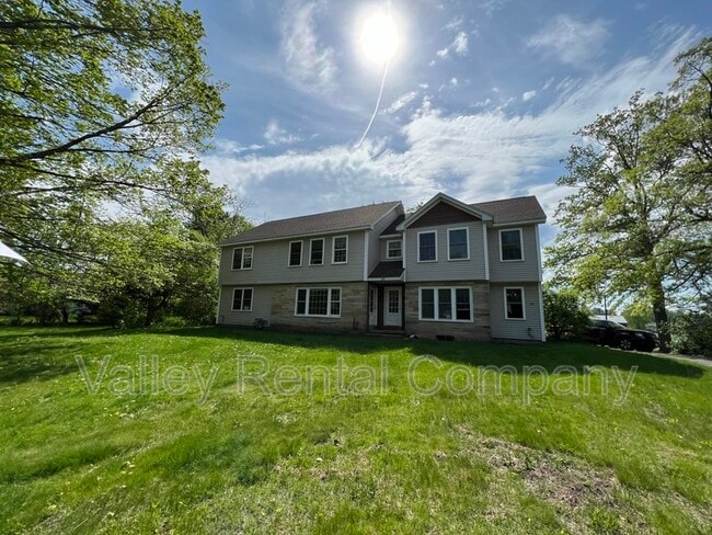 201 Middle St in Hadley, MA - Building Photo - Building Photo