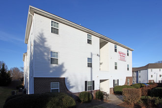 Spartan Place Apartments in Greensboro, NC - Building Photo - Building Photo