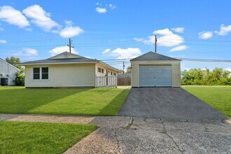 38 Indian Creek Dr in Levittown, PA - Building Photo - Building Photo