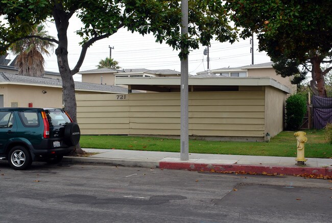 721 Indiana Ct in El Segundo, CA - Foto de edificio - Building Photo