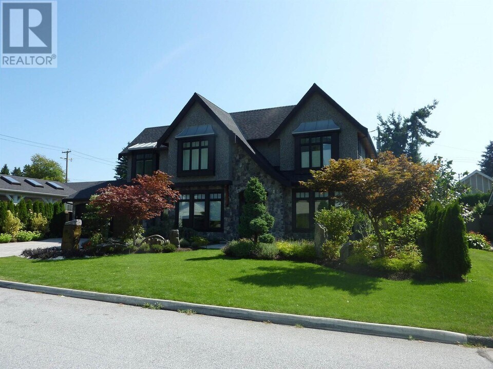 971 Hampshire Rd in North Vancouver, BC - Building Photo