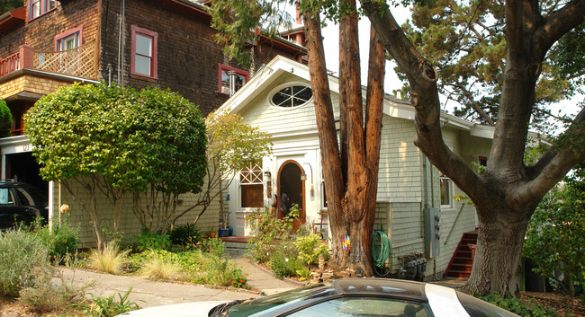 123 Monte Cresta Ave in Oakland, CA - Foto de edificio - Building Photo