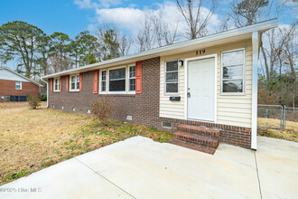 519 Forest Cir in Jacksonville, NC - Building Photo - Building Photo