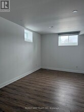 10 Tynevale Dr in Toronto, ON - Building Photo - Building Photo