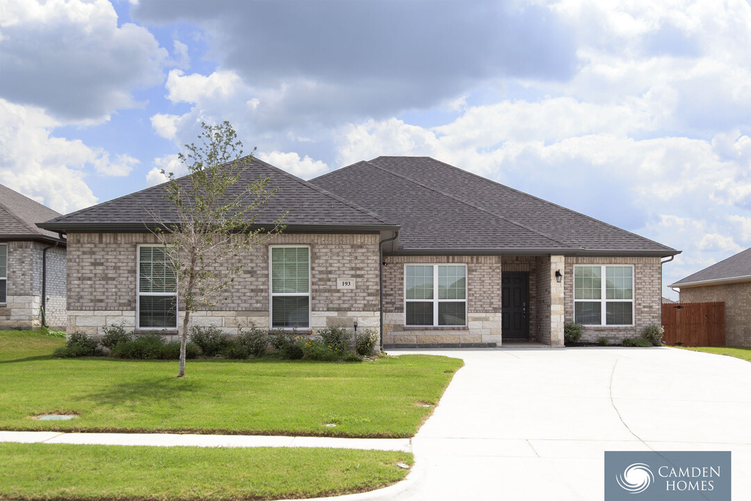 1483 Streamside Dr in Waxahachie, TX - Building Photo