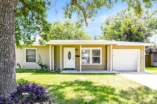 1505 4th Ave N in Texas City, TX - Building Photo