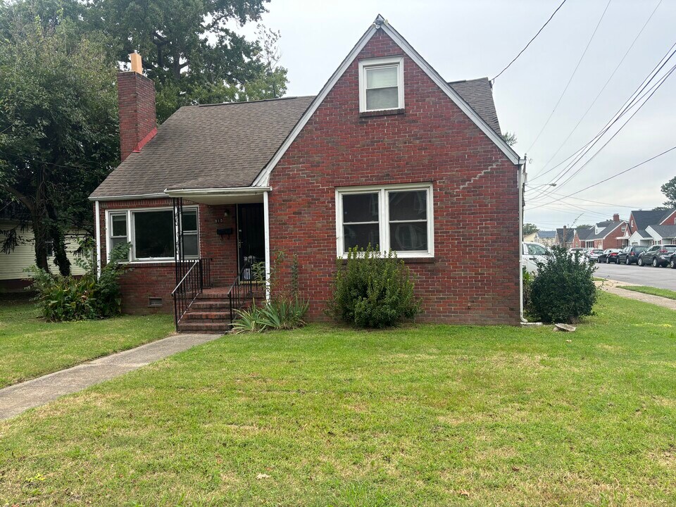 915 Mapole Ave in Norfolk, VA - Foto de edificio