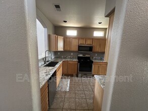 1013 Toscana Dr SE in Rio Rancho, NM - Building Photo - Building Photo