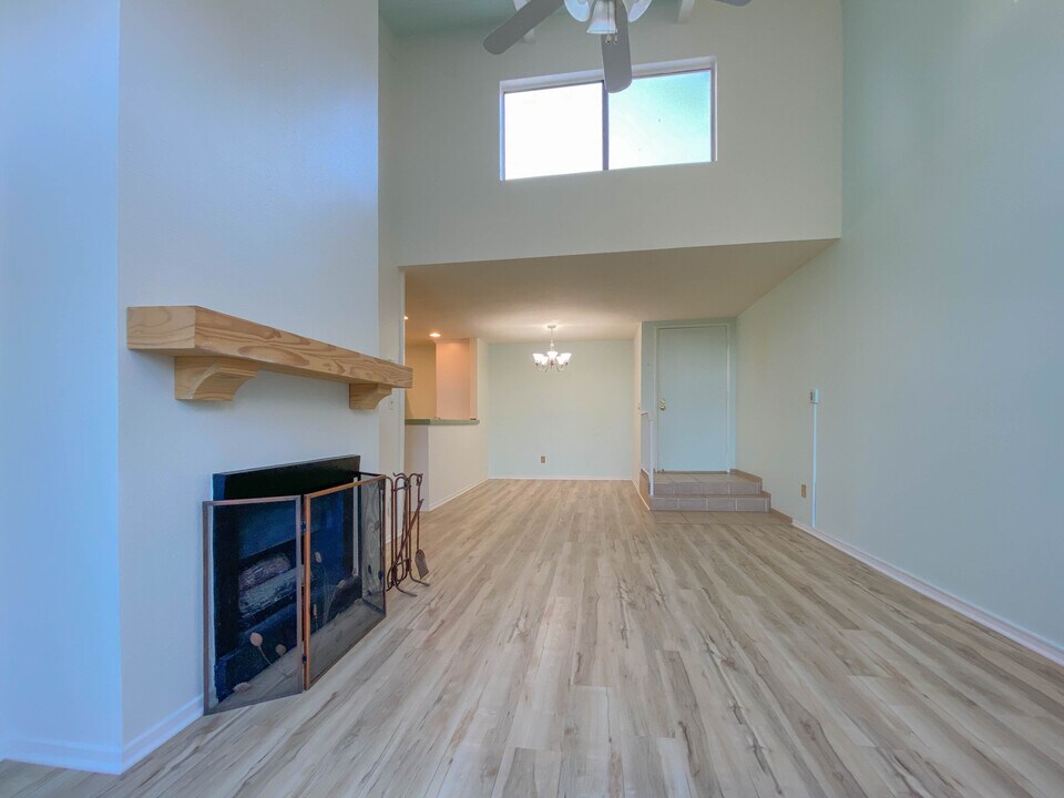 4900 Overland Ave, Unit 324 in Culver City, CA - Foto de edificio