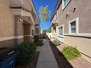 1069 Thrill Ct in Henderson, NV - Building Photo - Building Photo