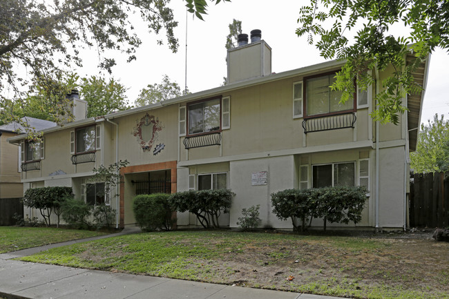 1814 V St in Sacramento, CA - Foto de edificio - Building Photo