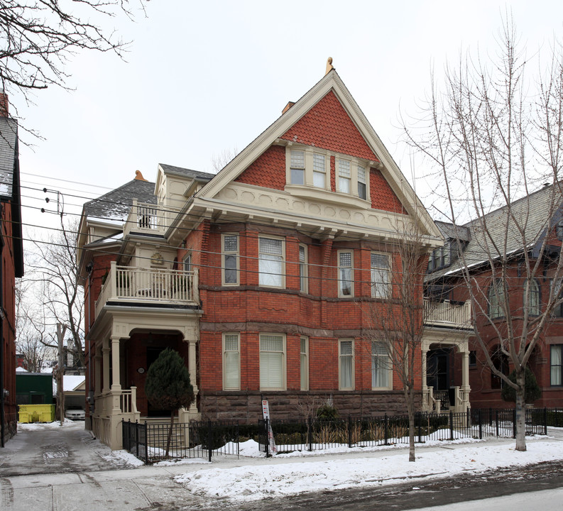 118 Bedford Rd in Toronto, ON - Building Photo