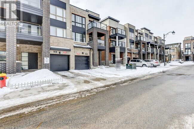 3056 Cascade Common in Oakville, ON - Building Photo - Building Photo