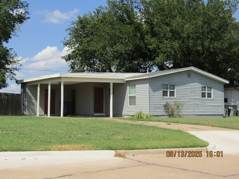 1437 NW Ozmun Ave in Lawton, OK - Building Photo