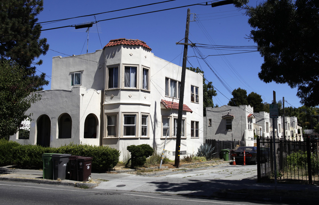 2940 Fruitvale Ave in Oakland, CA - Building Photo