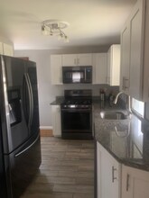 5 Helen St in Coraopolis, PA - Foto de edificio - Building Photo