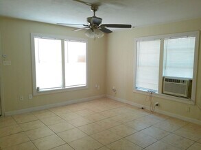 749 Westchester Dr in Corpus Christi, TX - Building Photo - Building Photo
