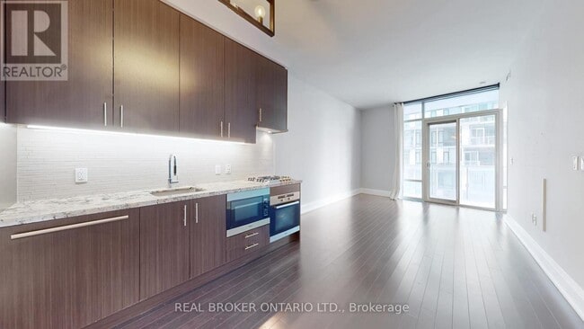 property at 39 Queens Quay E