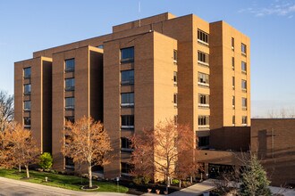 Seven Acres Senior Living in Cincinnati, OH - Foto de edificio - Building Photo