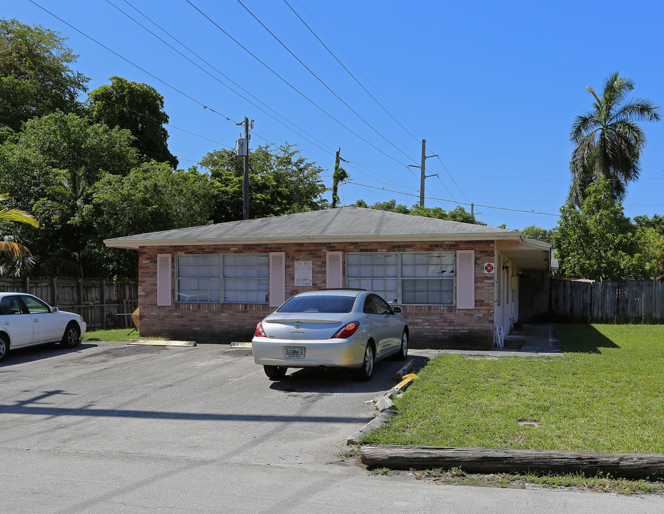 1126 NE 16th Pl in Fort Lauderdale, FL - Building Photo