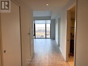 8 Cumberland St in Toronto, ON - Building Photo - Building Photo