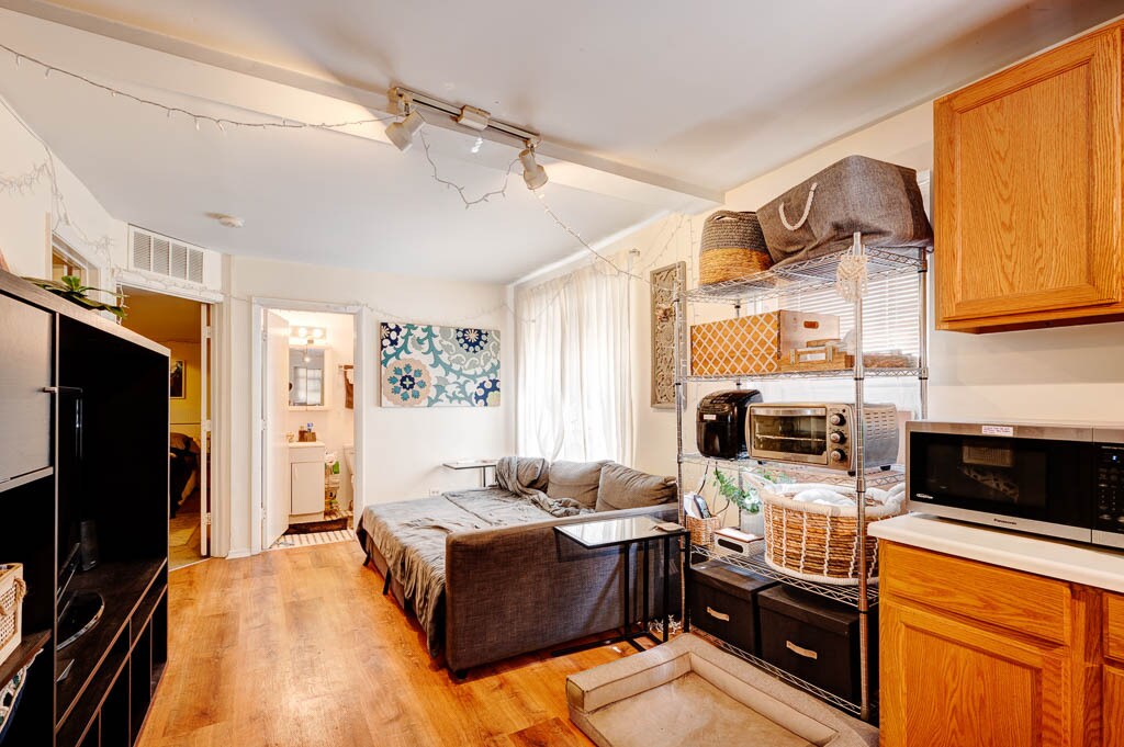 1627 N Winchester Ave, Unit 1R in Chicago, IL - Building Photo