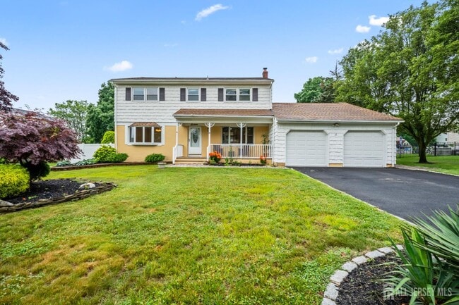 16 London Dr in East Brunswick, NJ - Building Photo - Building Photo