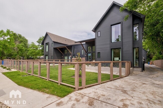 4429 Gillis St in Austin, TX - Foto de edificio - Building Photo