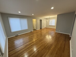 1245 N 118th St in Wauwatosa, WI - Building Photo - Building Photo