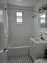 15-15 Bryant Crescent in White Plains, NY - Building Photo - Building Photo