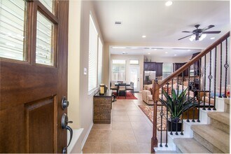 11 Cheswood Manor Court in The Woodlands, TX - Building Photo - Building Photo
