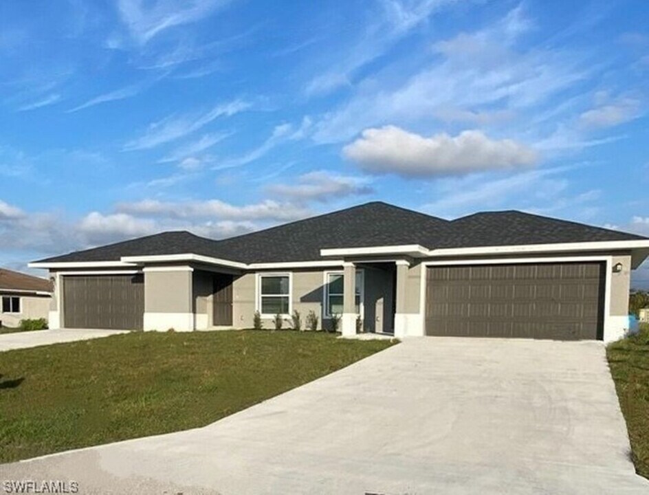 1513 Gilbert Ave S in Lehigh Acres, FL - Building Photo