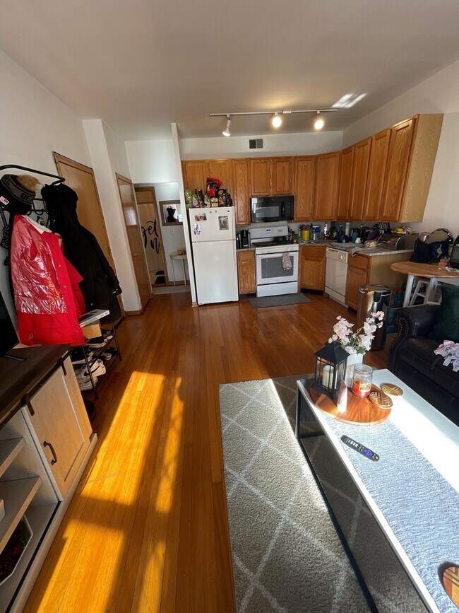 628 W Patterson Ave in Chicago, IL - Building Photo - Building Photo