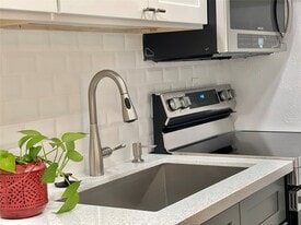 3400 Timmons Ln in Houston, TX - Building Photo