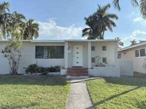 926 Polk St in Hollywood, FL - Foto de edificio - Building Photo