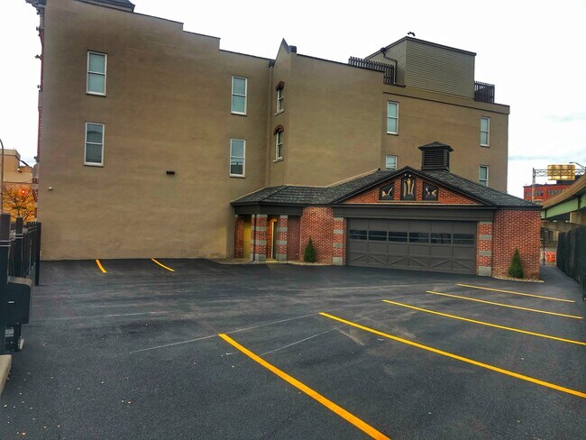 123 E Willow St in Syracuse, NY - Foto de edificio - Building Photo
